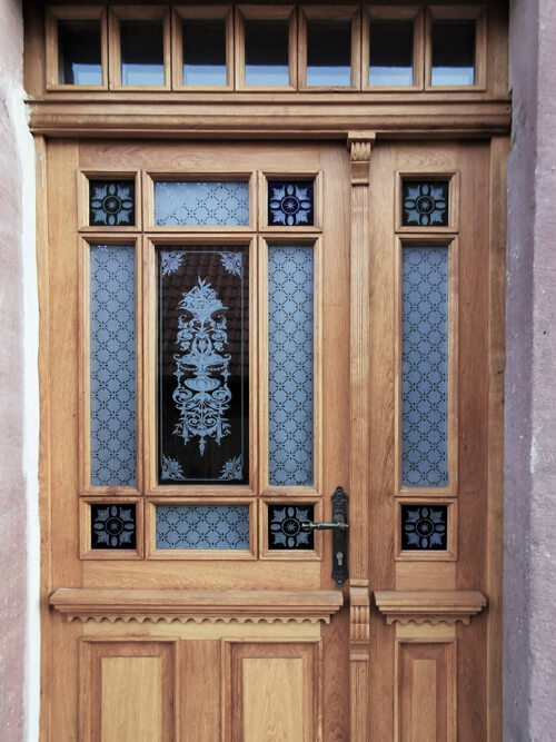 Haustüren-im-alten-Stil
