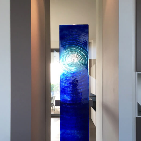 Glas Stele