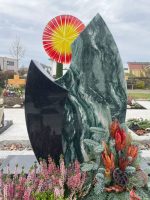 Grabmal mit Sonnenglas